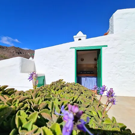 Historica Casa Con Vistas Al Jardin De Cactus Y Montanas